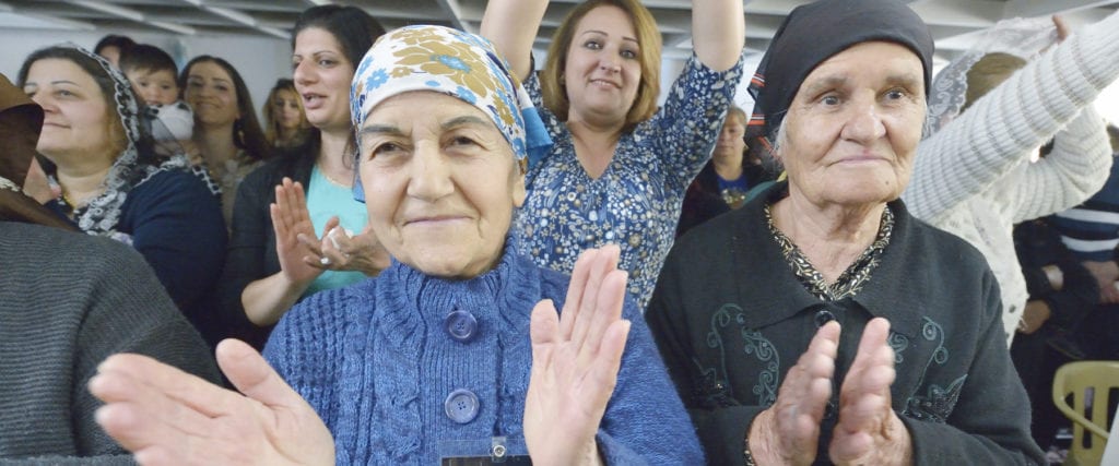Católicos iraquíes celebran misa en Inishke, Kurdistán iraquí.