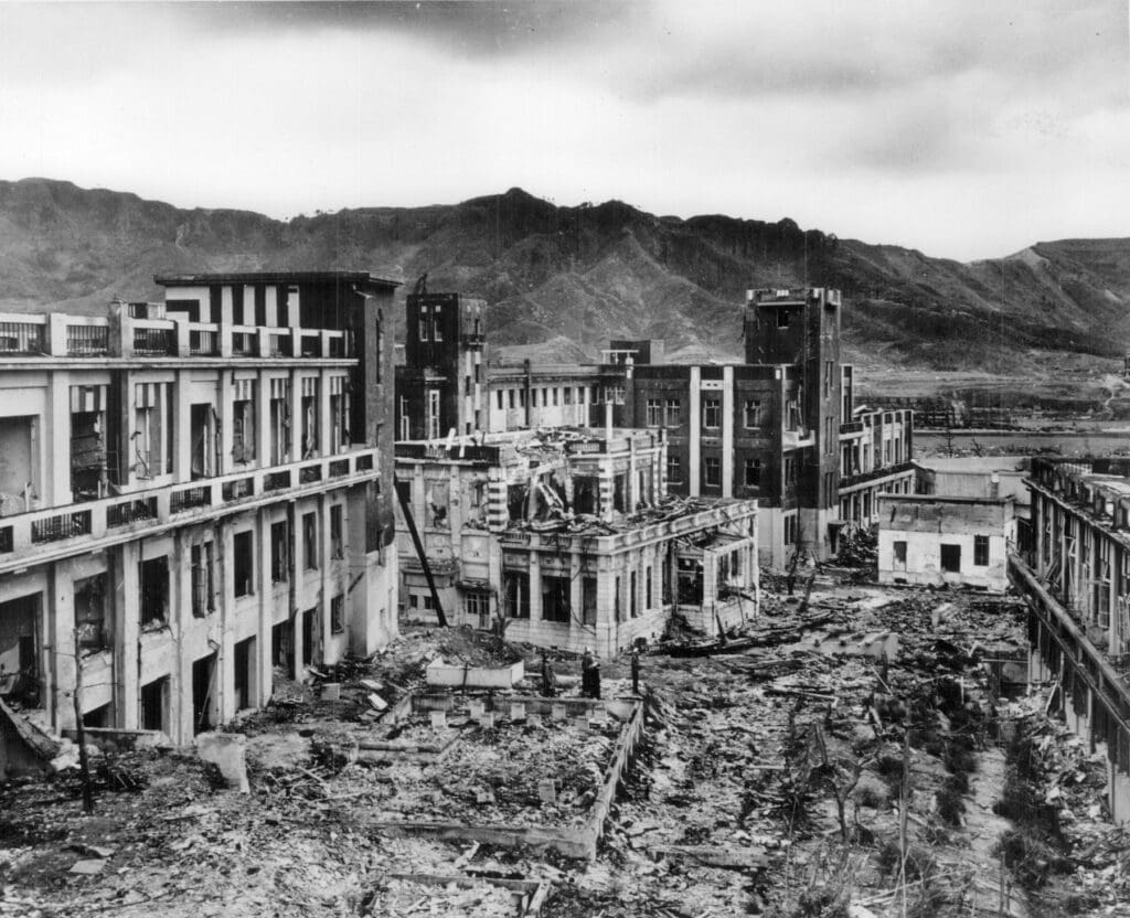 La ciudad destruida de Nagasaki, Japón, tras el lanzamiento de la bomba atómica.