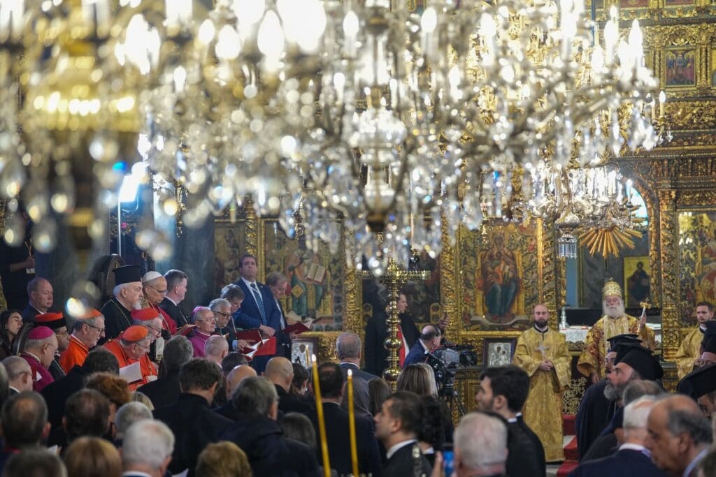 Pope Leone XIV partecipa alla Divina Liturgia.