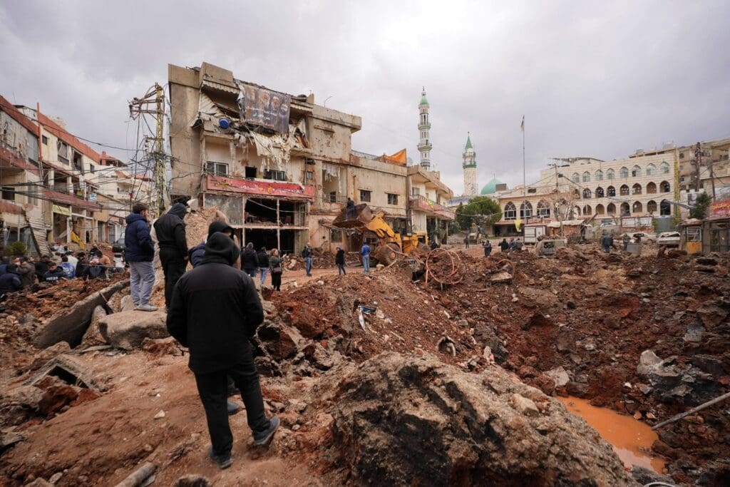 Danni a edifici a Nabi Chit dopo un’operazione militare israeliana.