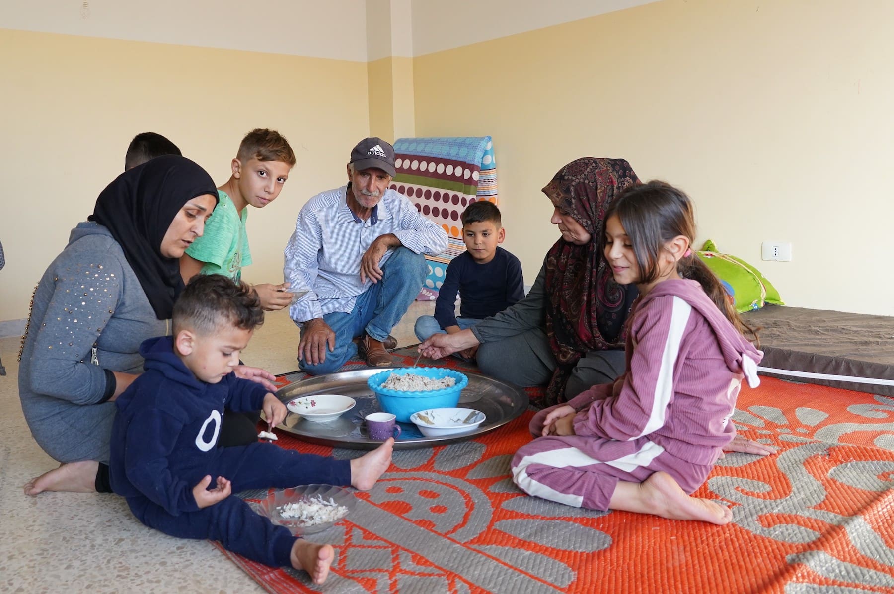 Displaced Families in Deir El Ahmar Receive Church Aid | CNEWA