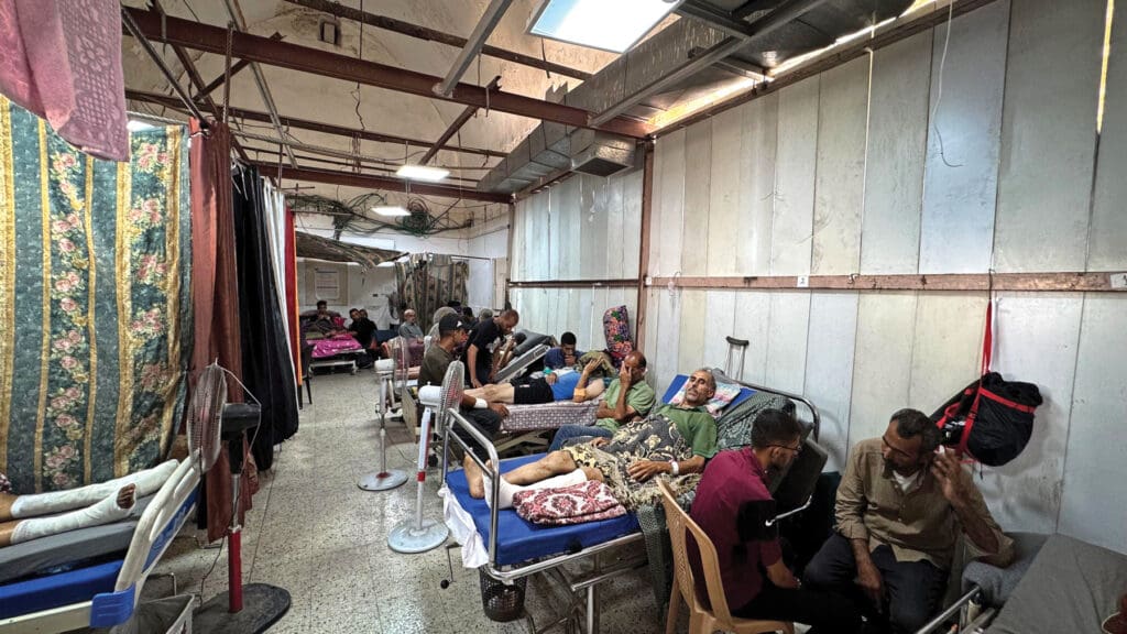 Many patients on a crowed ward.